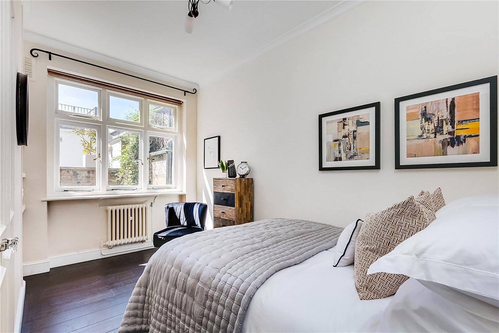 3 Bedroom South Kensington Apartment