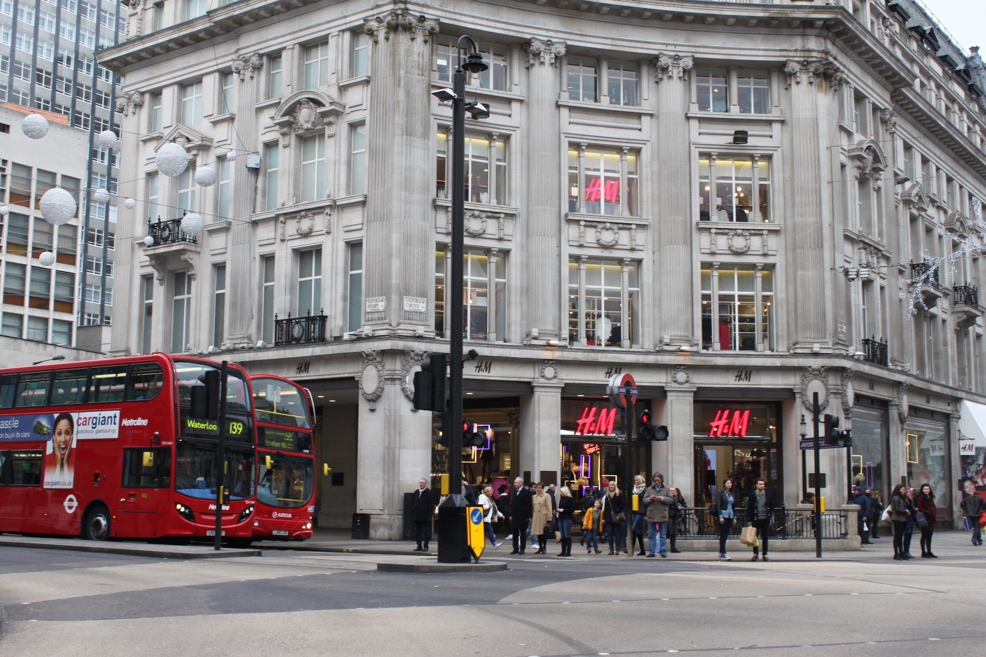 Street Shopping in London | Selfridges Primark | John Lewis | Famous Shopping Strip