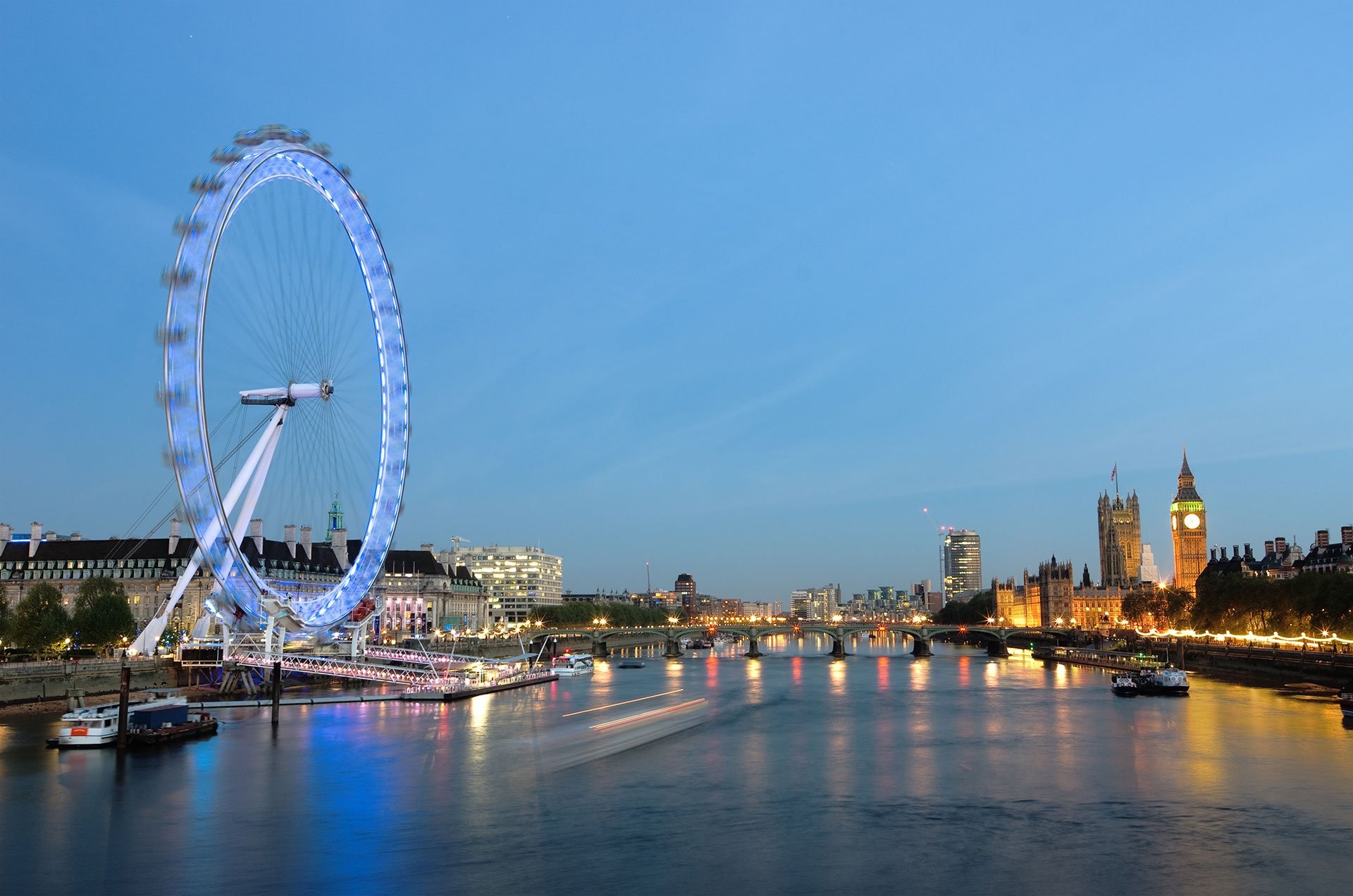 Golden Eye, London!  London eye at night, London eye, Famous places